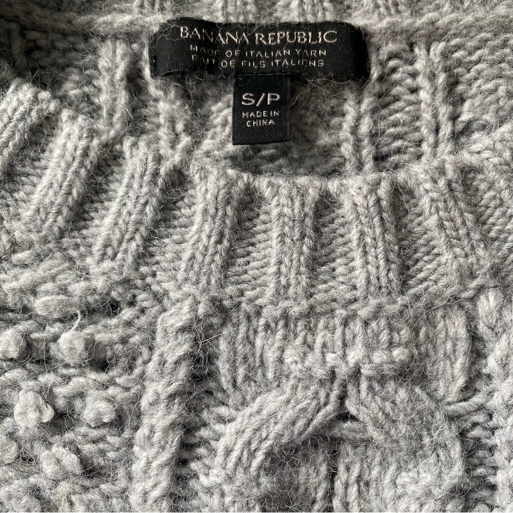 Banana Republic Gray Textured Sweater, acrylic, merino wool, alpaca EUC SMALL